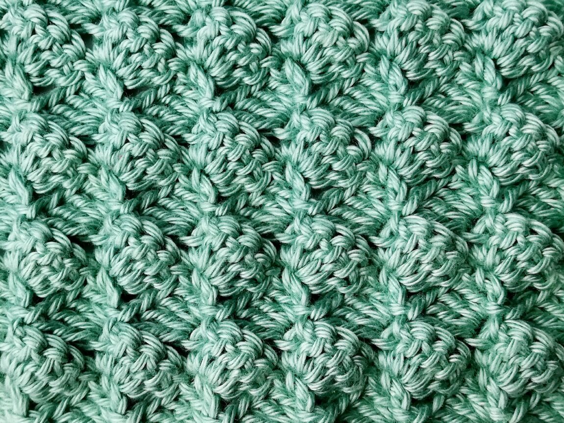 Crochet stitch photo tutorial: Mixed diagonal shell stitch