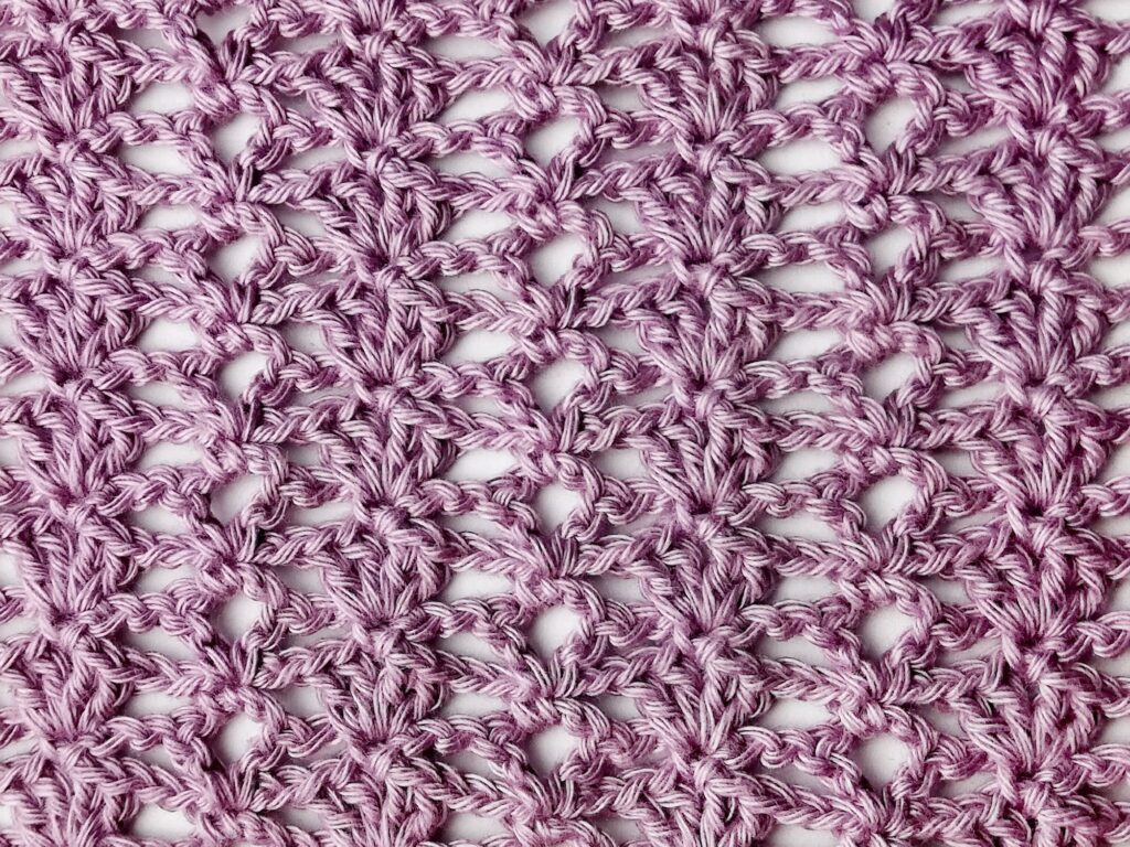Crochet stitch step-by-step photo tutorial: Lacy V and double V stitch