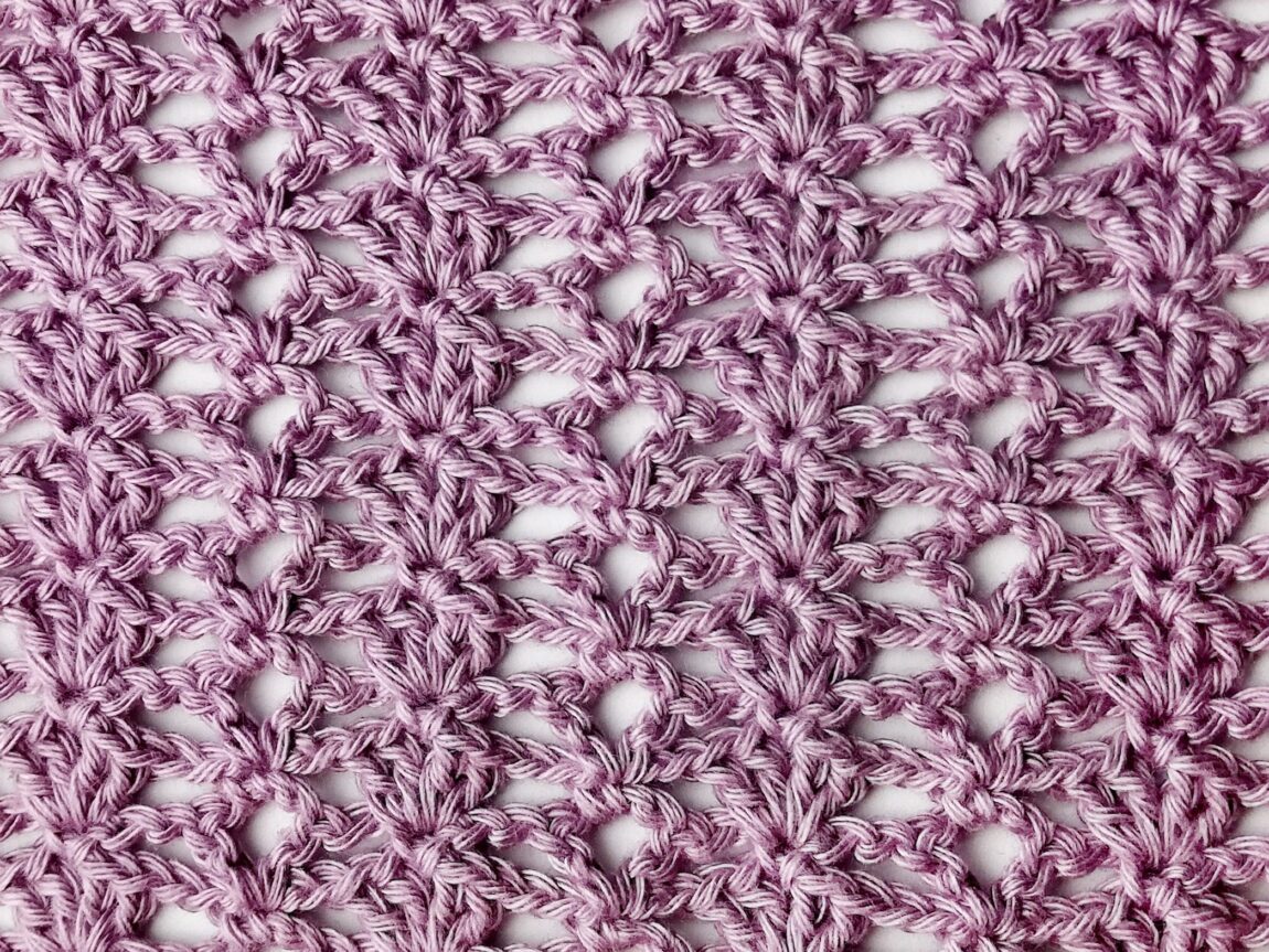 Crochet stitch step-by-step photo tutorial: Lacy V and double V stitch