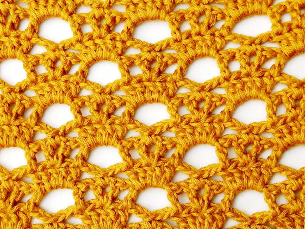 Crochet stitch step-by-step photo tutorial: Eyelet and boxed V stitch