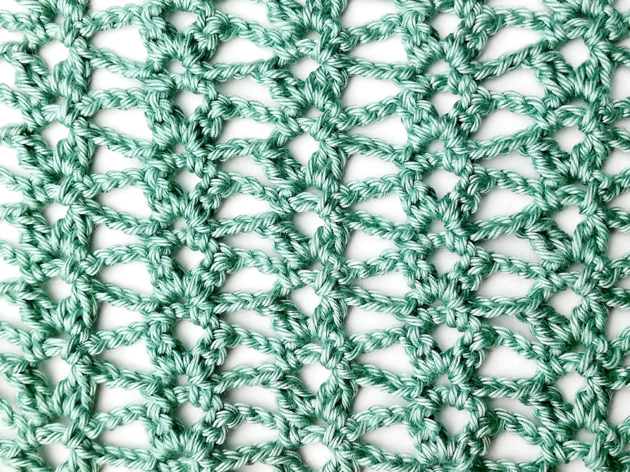 Crochet stitch photo tutorial: Lacy mixed cluster V stitch