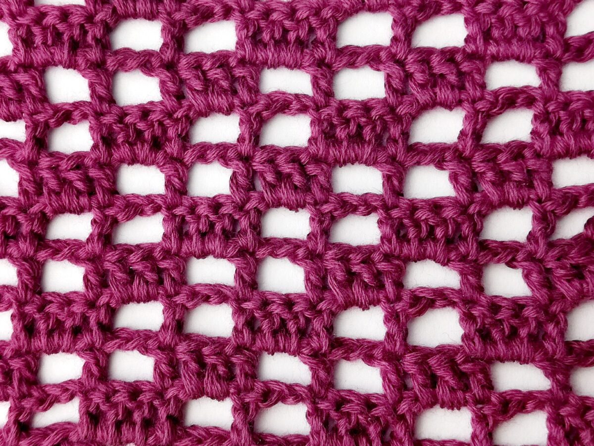 Crochet stitch step-by-step photo tutorial: Lacy steps stitch