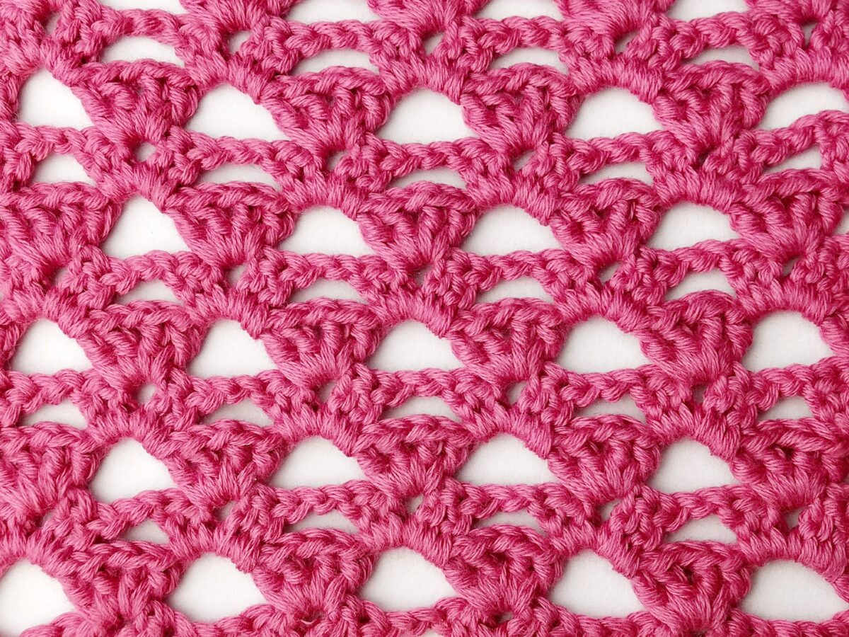 Crochet stitch step-by-step photo tutorial: Uneven stacked double V stitch