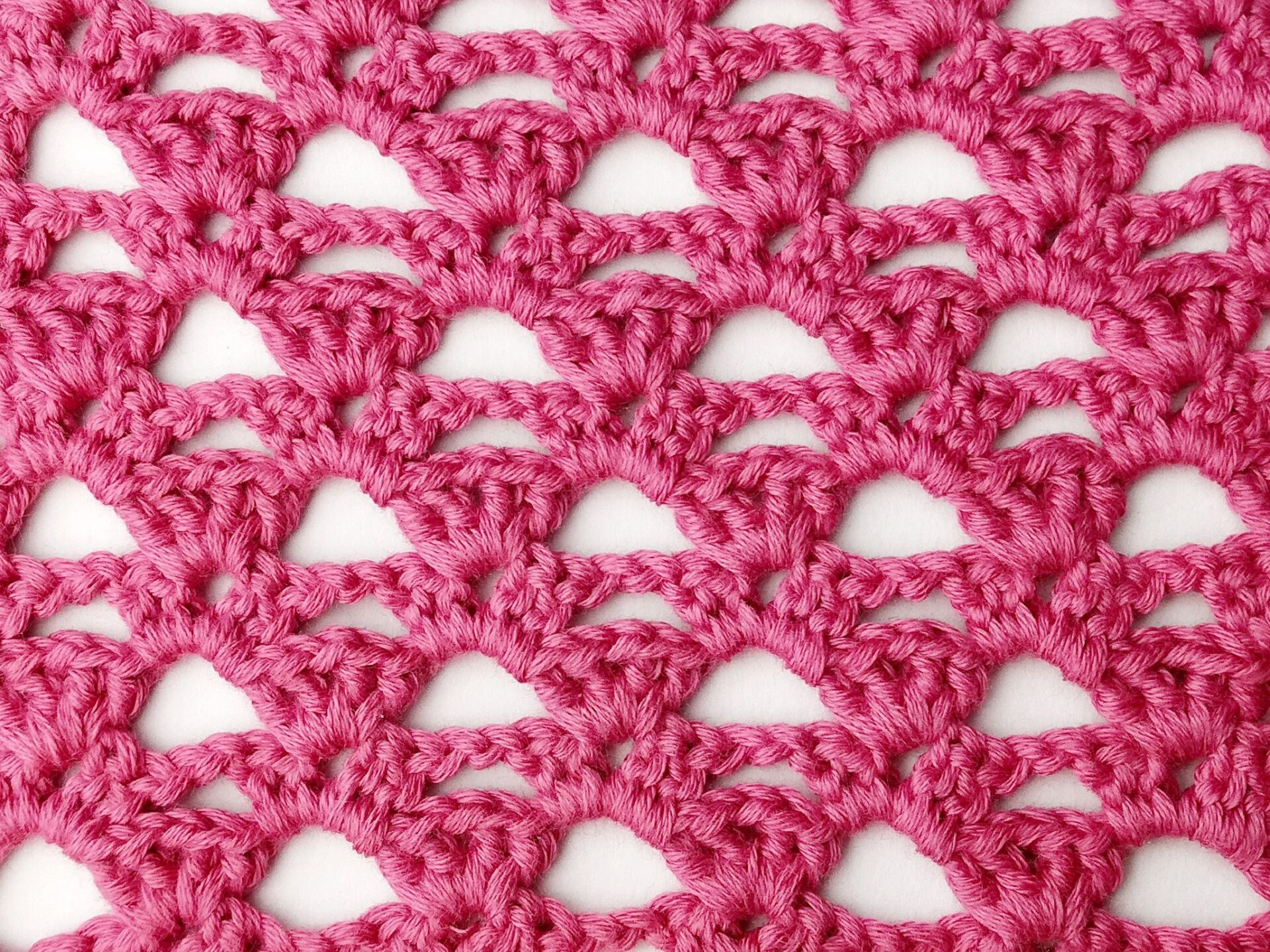 Crochet stitch step-by-step photo tutorial: Uneven stacked double V stitch