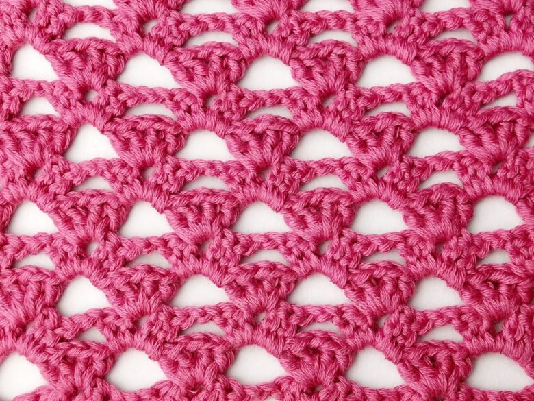 Crochet stitch step-by-step photo tutorial: Uneven stacked double V stitch