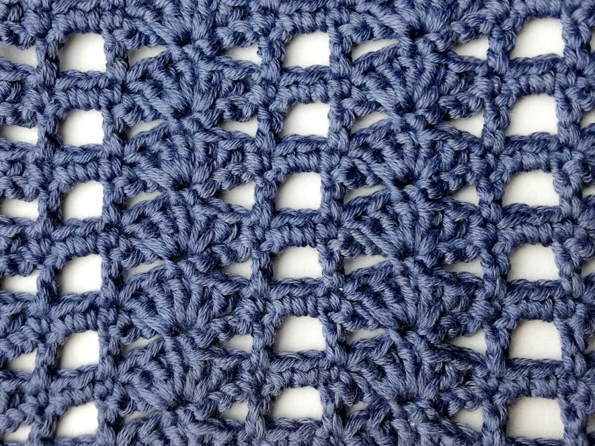 Crochet stitch photo tutorial: Lacy square and stacked shell stitch