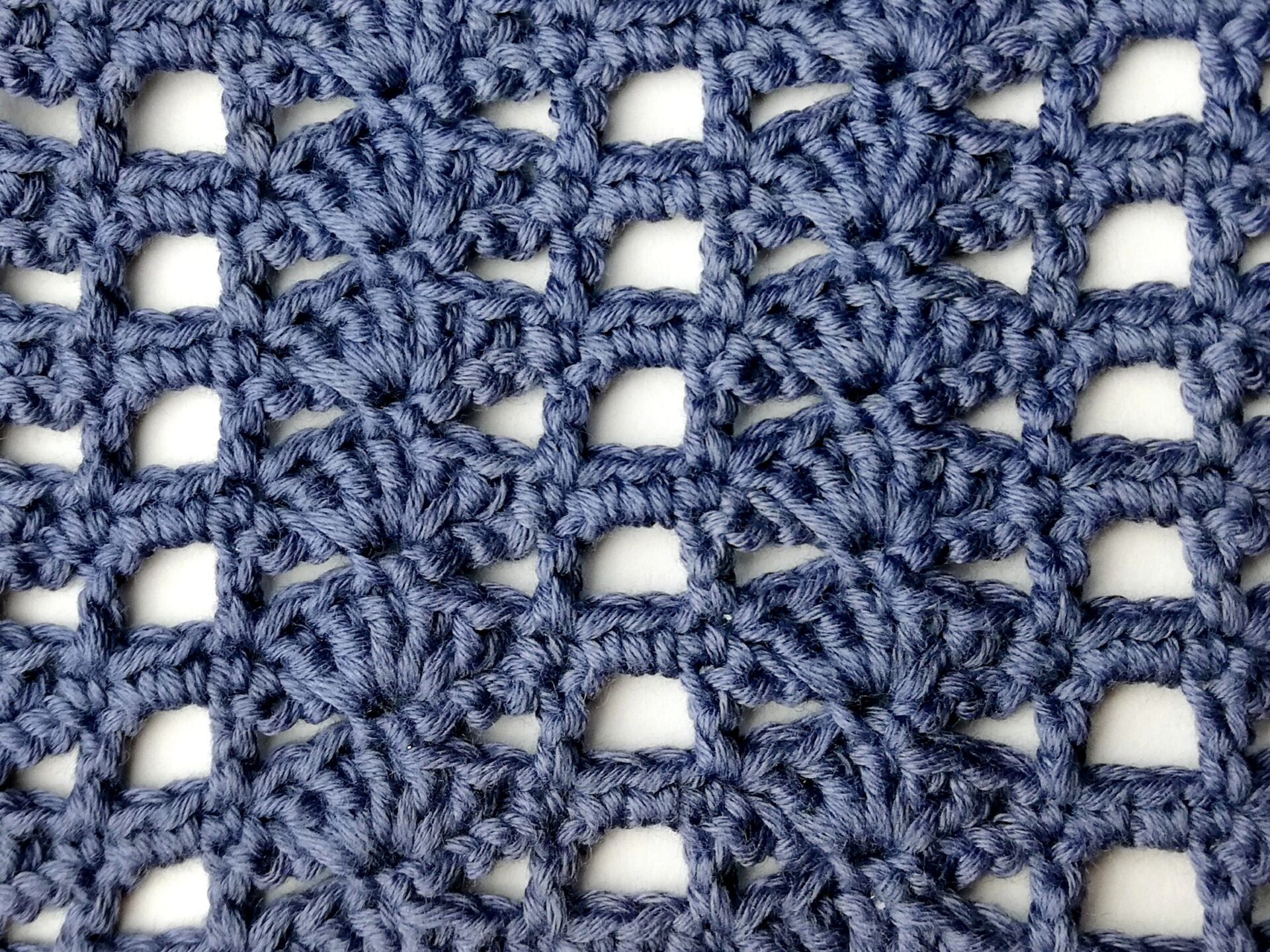 Crochet stitch photo tutorial: Lacy square and stacked shell stitch