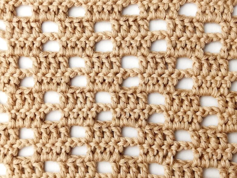Crochet stitch step-by-step photo tutorial: Lacy uneven block stitch